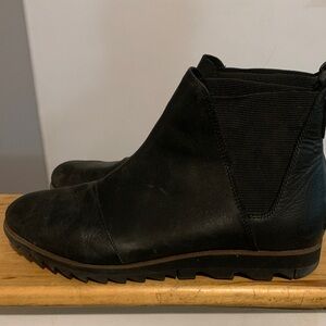 Sorel Black Ankle Boots with Textured Sole